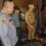Polsek Teluk Nibung Jenguk dan Bantu Warga Sakit IMG-20251104-WA0020