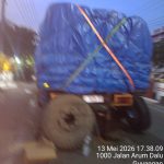 Armada PT Alam Sinar Alami Patah As di Guyangan Nganjuk, Pengiriman Cacahan Plastik Malang-Jateng Terhambat Oplus_131072